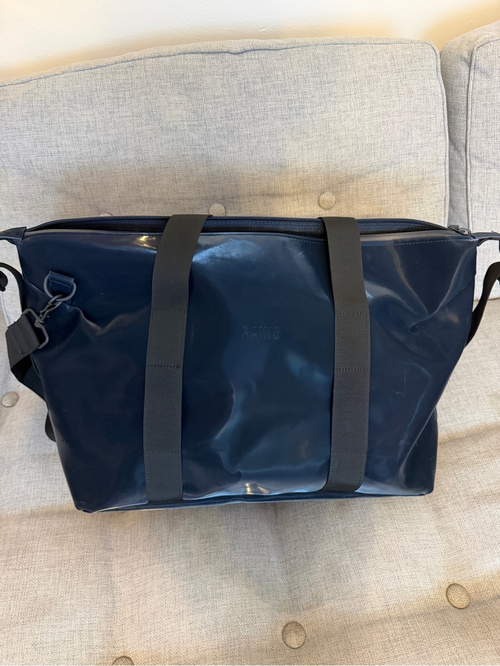 Rains Hilo Weekend Bag in a glossy dark blue finish